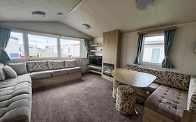 Lovely 6 Berth Caravan For Hire At Barmston Beach Holiday Park Ref 62062Hc